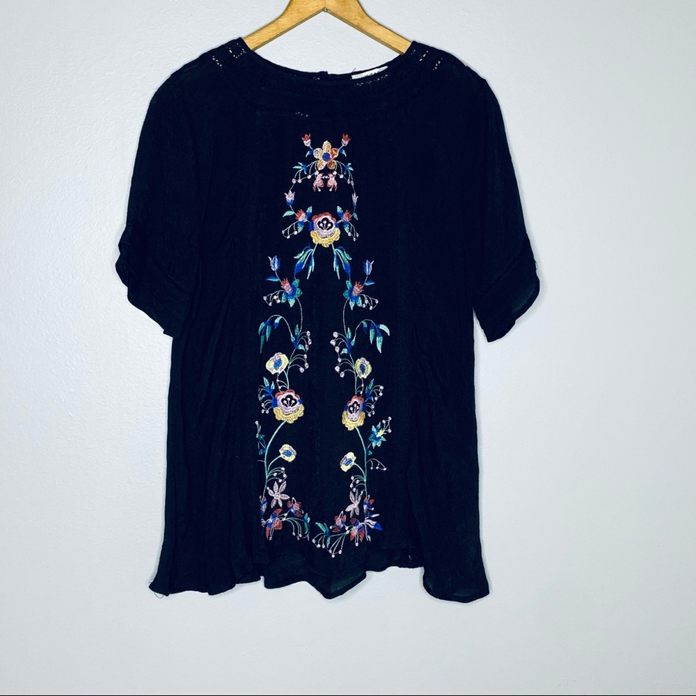 Umgee Floral Embroidered Short Sleeve Top